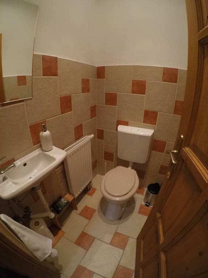 King 38-1 Apartman Apartment Beci Exterior foto